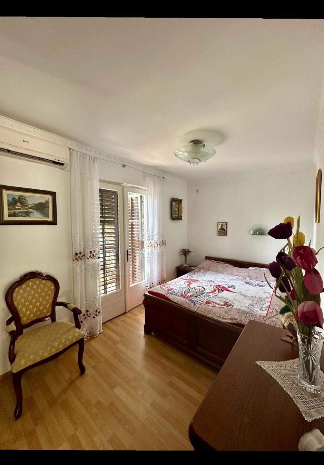 Apartment Botanicheskiy Sad Sutomore Exteriör bild