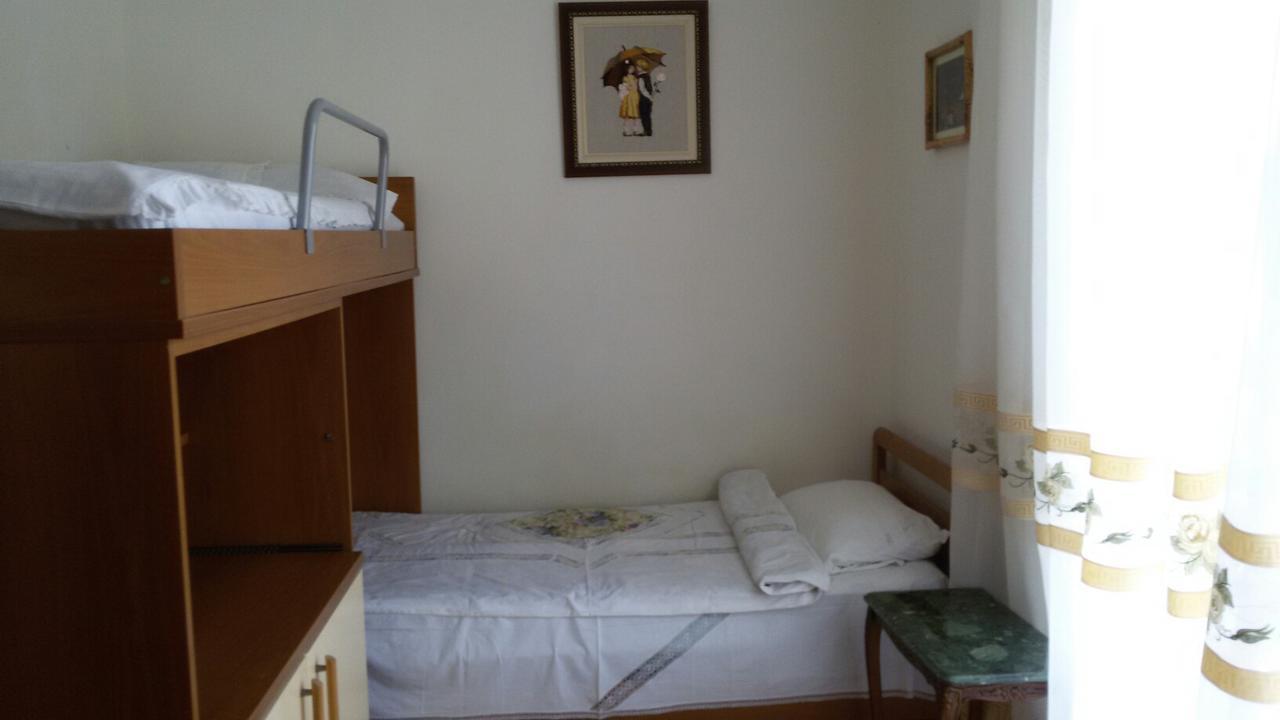 Apartment Botanicheskiy Sad Sutomore Exteriör bild
